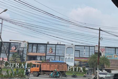 Terpantau Lancar, Pengendara Perlu Waspadai Pergerakan Truk Besar di Kawasan Citraland Helvetia