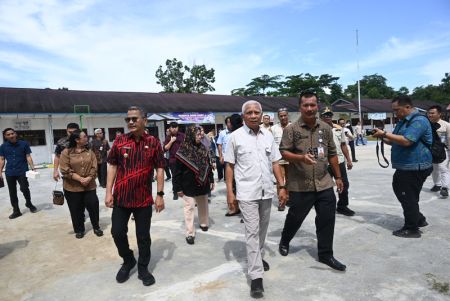 Tinjau SMAN 1 Idanogawo, Wagub Surya Tegaskan Pembangunan Gedung Harus Diimbangi Kualitas Pembelajaran