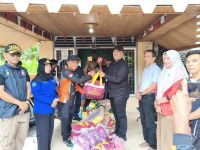 Tinjau Banjir Kajai, Pemkab Pasbar Salurkan Bantuan dan Kerahkan Damkar Bersihkan Lumpur