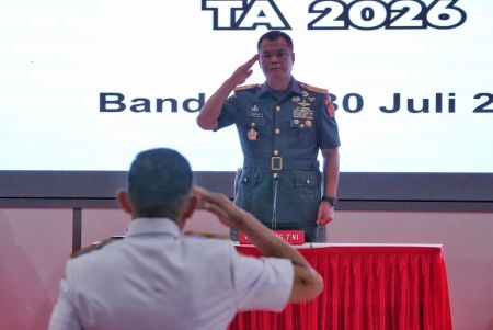 Wakil Panglima TNI Tutup Dikreg LV Sesko TNI TA 2026 di Bandung