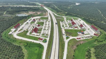 Dorong Percepatan Pemulihan, Komisi VI DPR Tinjau Huntara dan Jalan Tol Aceh Tamiang