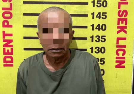Dipergoki Curi 8 Ayam, Pria 57 Tahun di Banyuwangi Diarak Warga Keliling Kampung