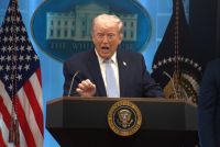 Trump Sebut AS akan Tunda Serangan Baru terhadap Iran
