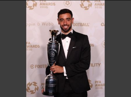 Bruno Fernandes Ikuti Jejak Ronaldo, Sabet Pemain Terbaik PFA 2025/2026
