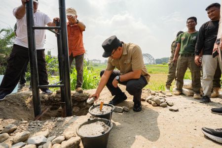 Truk Pasir Dilarang Masuk, Pemkab Deliserdang Pasang Pembatas Sungai Ular untuk Cegah Abrasi