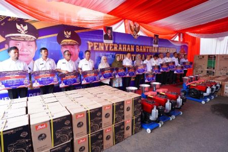 Pemprov Sumsel Salurkan Bantuan Benih hingga Mesin Kapal untuk Nelayan dan Pembudidaya