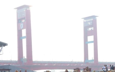 Udara Palembang Mulai Terkontaminasi Asap, Warga Diimbau Pakai Masker Pelindung