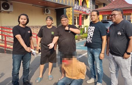 Tergiur Upah Rp1 Juta Jadi Kurir Senpi Rakitan, Warga OKI Diciduk Polisi Saat Transaksi COD di Jakabaring