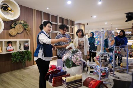 Dorong UMKM Naik Kelas, Dekranasda Medan Boyong Uniqlo Kurasi Produk Lokal Unggulan ​