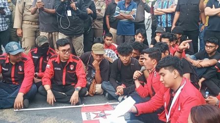 GMNI Unjuk Rasa di Kantor Wali Kota Medan: Desak Solusi Permasalahan Rakyat, Ancam Aksi Lebih Besar