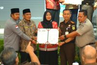 Jaminan Kepastian Hukum, Wakil Wali Kota Herlina Tandatangani MoU Percepatan Pendaftaran Tanah Wakaf