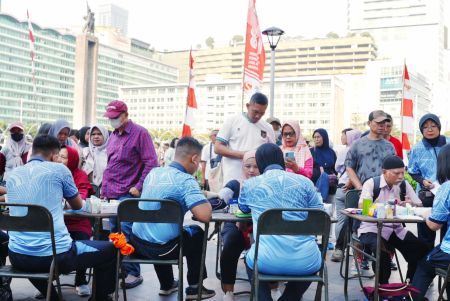 Sambut HUT ke-81, TNI Gelar Pemeriksaan Kesehatan Gratis untuk Ribuan Warga di Jakarta