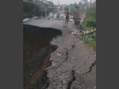 Akses Jalan Utama di STM Hulu Deliserdang Amblas, Aktivitas Warga Lumpuh