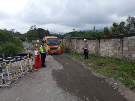 Waspada! Jalan Alternatif Langkat-Karo Kembali Longsor, Kendaraan Berat Dilarang Melintas