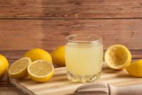 8 Khasiat Air Lemon untuk Tubuh dan Risiko jika Terlalu Sering Diminum