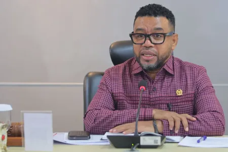 Filep Wamafma Minta Hak Daerah Penghasil Diperkuat dalam RUU Migas