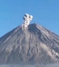 Gunung Semeru Erupsi, Semburan Abu Vulkanik Mencapai 1.000 Meter