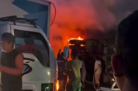 Diduga Alami Rem Blong, Truk Tronton Hantam Dua Kendaraan di Sibolangit Hingga Terbakar