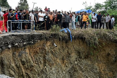 Lumpuhkan Akses Langkat-Karo, Gubsu Bobby Nasution Janji Perbaiki Jalan Pamah Semelir Oktober 2026