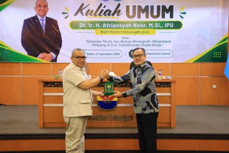 Wamenaker Minta Generasi Muda Manfaatkan AI Jadi Peluang Kerja