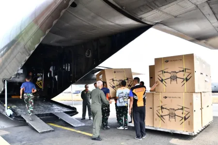 Mobilisasi Alutsista, TNI Terbangkan Hampir 4 Ton Alat Pemadam Karhutla Kemhan ke Kalteng ​