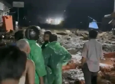 Banjir Bandang Terjang Pusat Pemerintahan Kabupaten Solok, Sejumlah Kantor Terendam