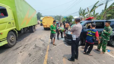 Ambulans Pembawa Jenazah Tabrakan dengan Truk Tangki CPO di Jalintim Banyuasin, Enam Orang Luka-Luka