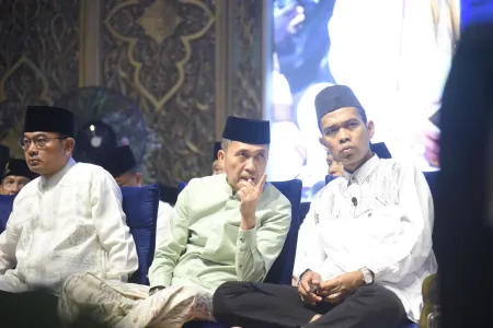 Ribuan Warga Palembang Padati Tabligh Akbar dan Maulid Nabi Bersama UAS di Kambang Iwak