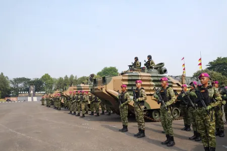 Panglima TNI Serahkan Ranpur AAV M-35 ke Korps Marinir