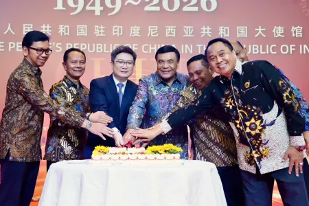 Kasum TNI dan Menko Polkam Hadiri Resepsi Hari Nasional Ke-77 RRC