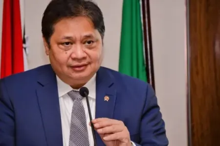 Harga Minyak Dunia Tembus USD100 per Barel, Airlangga Pastikan APBN 2026 Masih Aman