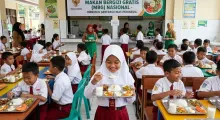 Puluhan Siswa di Cirebon Diduga Keracunan Usai Santap MBG, BGN Suspend Dapur Penyedia