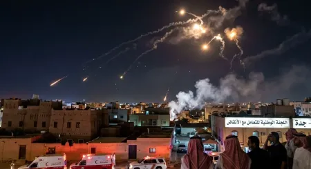Saudi Cegat Dua Rudal Balistik, Puing Berjatuhan di Makkah hingga Jeddah