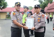 Polres Binjai Beri Penghargaan kepada 12 Personel Berprestasi, 8 Anggota Terima Sertifikat Pelatihan