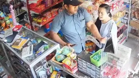 Diduga Gegara Chat Mesra Istri Tetangga, Penghulu di Probolinggo Dibacok hingga Jari Putus