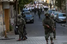 Israel Kepung Hebron dan Ancam Usir Warga Usai Penembakan yang Tewaskan Dua Tentara