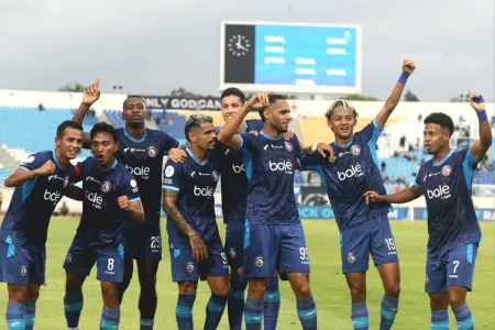 Arema FC Cukur Dewa United 4-0 di Kanjuruhan ​