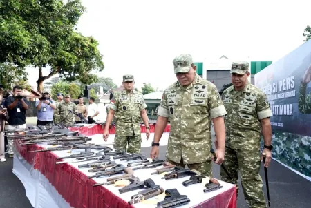Pangdam XV/Pattimura Terima 75 Senjata Serahan Warga
