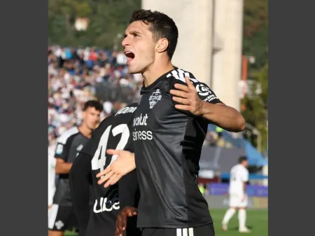 Douvikas Menggila, Como 1907 Bungkam Sassuolo 2-0 dan Tembus Empat Besar