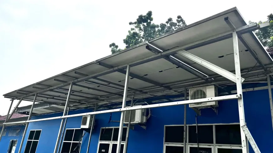 PLTS Atap yang diberi melalui Program TJSL/CSR Pertamina Patra Niaga Regional Sumbagsel (AFT SMB II) yang mulai dipasang pada November 2023.