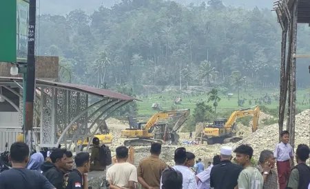 Tiga Ekskavator PETI Dibakar Massa, Warga Sebelumnya Sudah Ingatkan Aktivitas Dihentikan