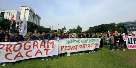 Demo Dua Tahun Prabowo-Gibran di Tugu Tani Suarakan Karhutla
