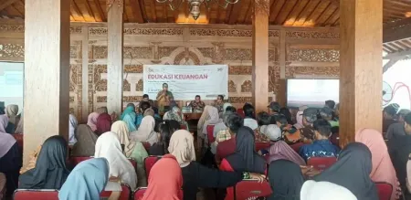 DPR dan OJK Edukasi Masyarakat soal SLIK, Waspadai Pinjol Ilegal