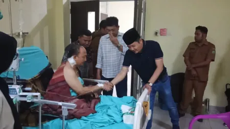 Jenguk Anggota DPRD Korban Penikaman di RSUD Panyabungan, Ketua DPRD Apresiasi Polres Madina Langsung Amankan Pelaku