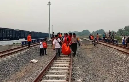 Tragis! Pria 64 Tahun Tewas Tertabrak Kereta di Kertapati Palembang