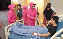Ketua Bhayangkari Sumsel Jenguk Korban Insiden Mapolda di RS Bhayangkara