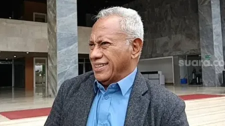 Komarudin Watubun Dorong DPR Awasi Keabsahan Ijazah Gibran