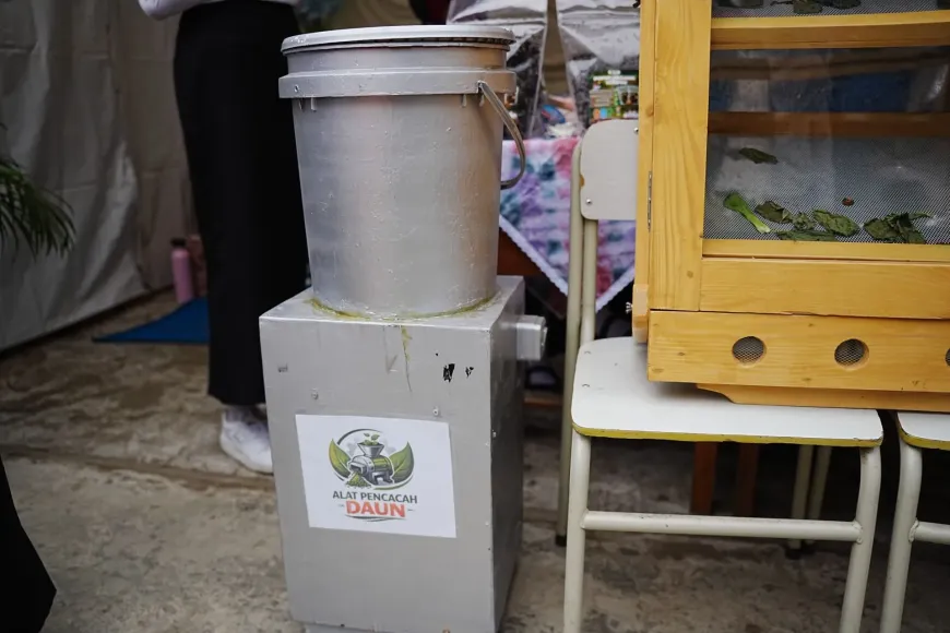 Alat pencacah daun yang dimiliki SMA Negeri 14 Palembang untuk mendaur ulang sampah organik