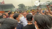 Ratusan Mahasiswa Geruduk Kantor Gubernur, Pertanyakan Dana Karhutla dan Efektivitas Dry Ice