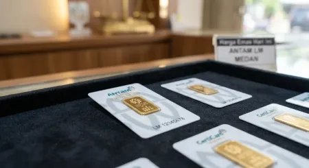 Harga Emas Antam Anjlok Rp20 Ribu ke Rp2.574.000 per Gram Hari Ini